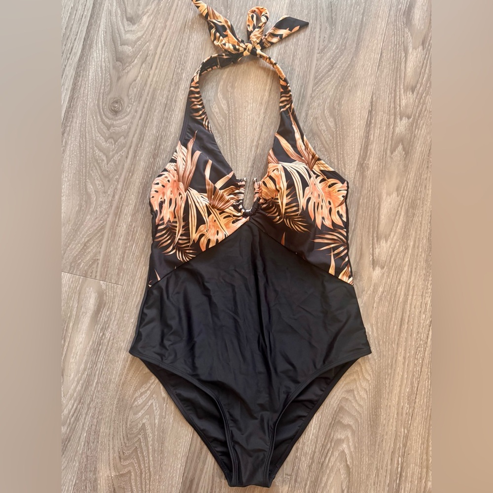 BNWT Cupshe one piece swimsuit - size L